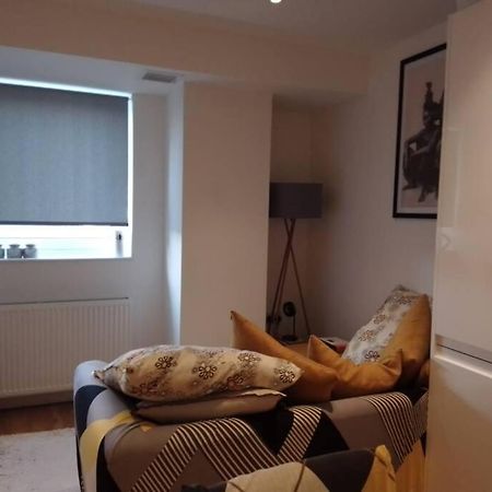 Whole Apartment 5 Mins To East Croydon & Concierge London Eksteriør billede