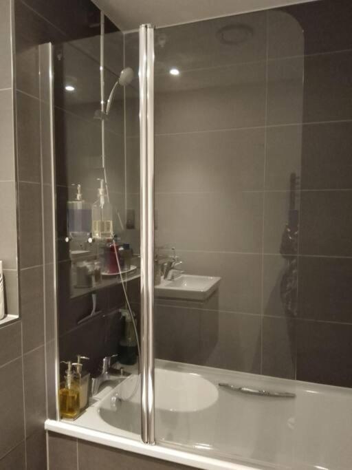 Whole Apartment 5 Mins To East Croydon & Concierge London Eksteriør billede